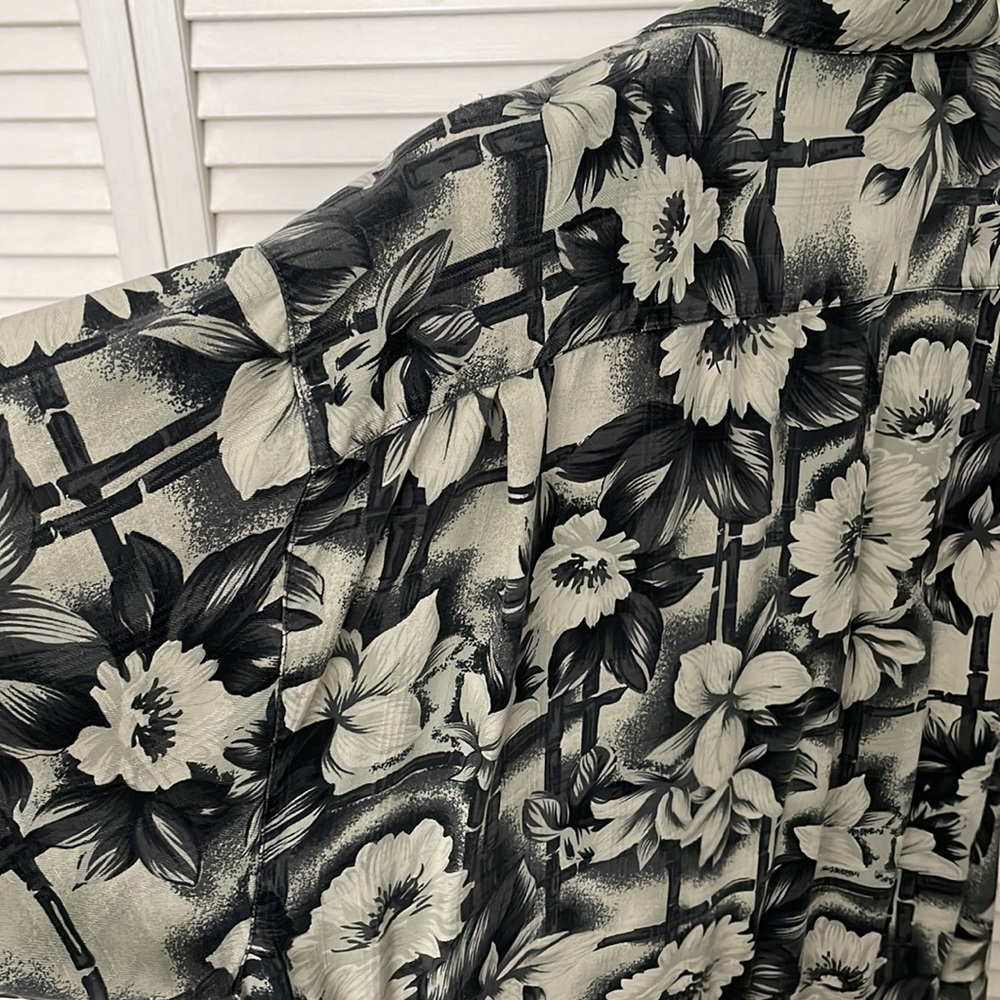 Vintage Tommy Bahama silk floral short sleeve shirt - Picture 5 of 11
